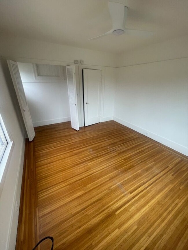 Building Photo - Great House in Oakland! 2 Beds, 1 Bath