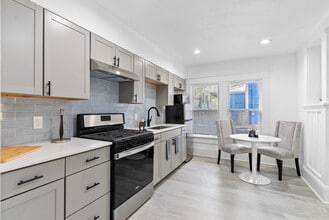 Building Photo - 316 E Amelia St