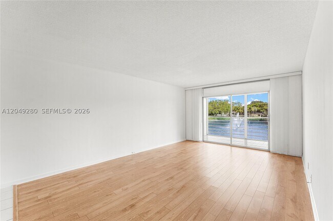 Building Photo - 4301 Martinique Cir
