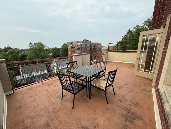 Building Photo - 170-12 Highland Ave