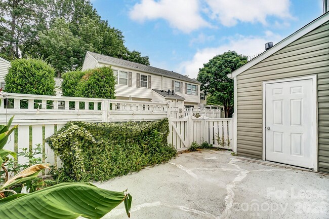 Building Photo - 8518 Castle Pine Ct