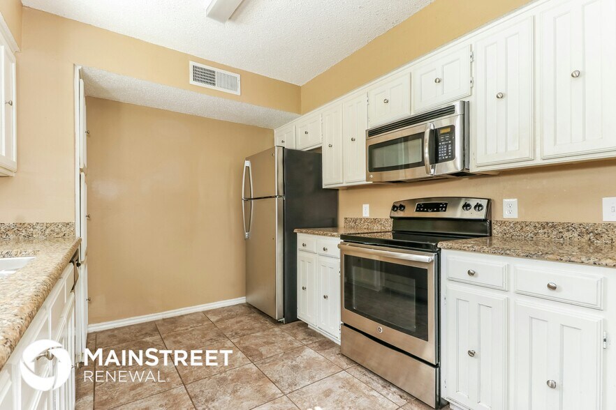 Building Photo - 4807 Crestmont Ct