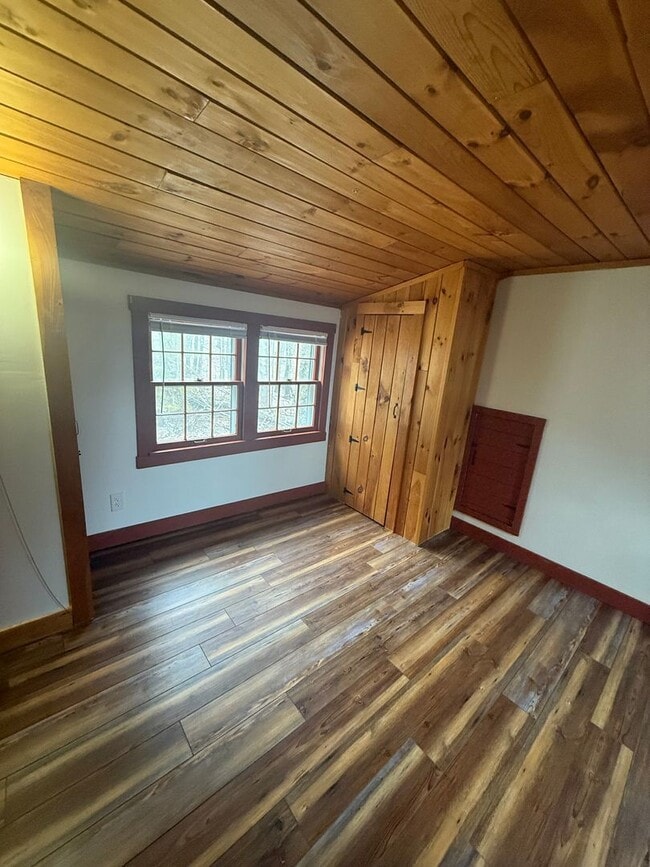 Building Photo - 161 Rines Rd