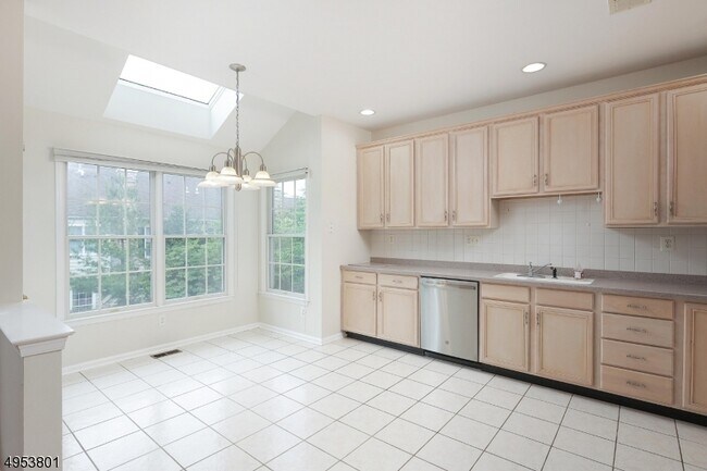 Building Photo - 240 Patriot Hill Dr