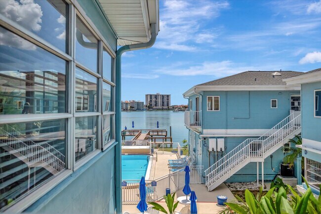 Building Photo - 483 E Shore Dr