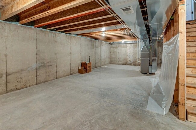 Building Photo - 2733 Spark St