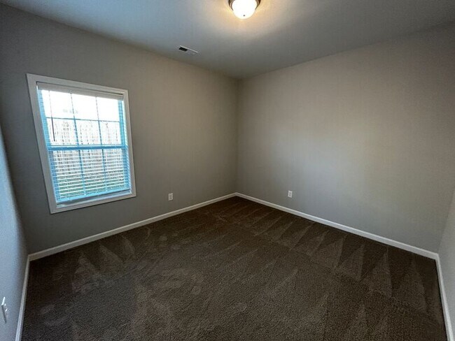 Building Photo - 1400 Pipeline Ave