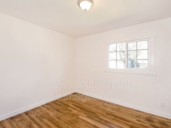 Building Photo - 1066 NE Madrona St