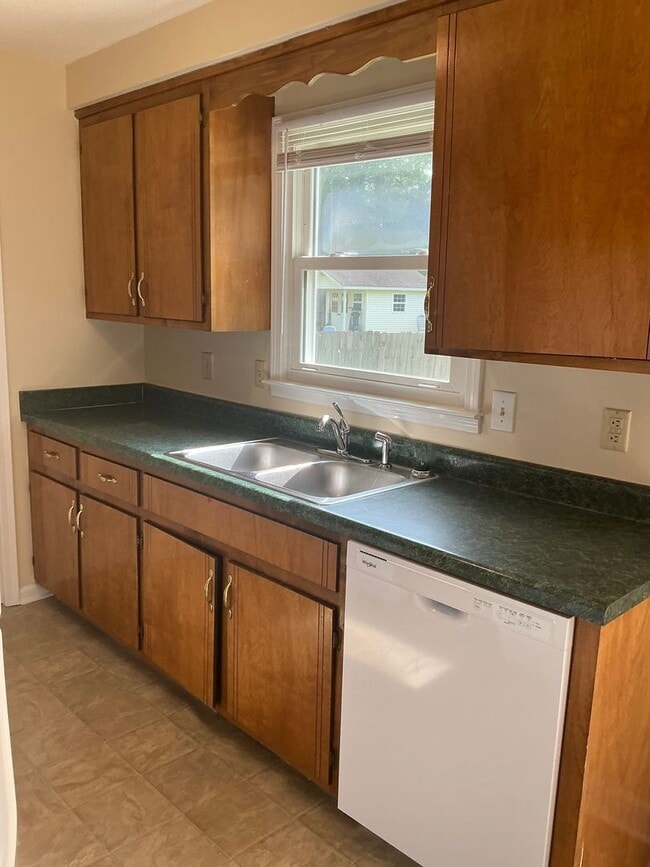 Building Photo - 910 Dolphin Ln