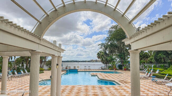 Building Photo - 225 S Tropical Trail