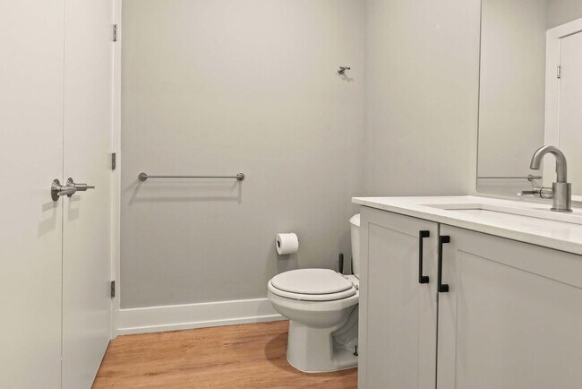 Building Photo - 916 N Delaware Ave