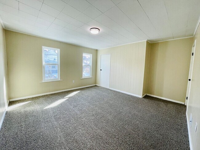 Building Photo - 207 E 15th Ave