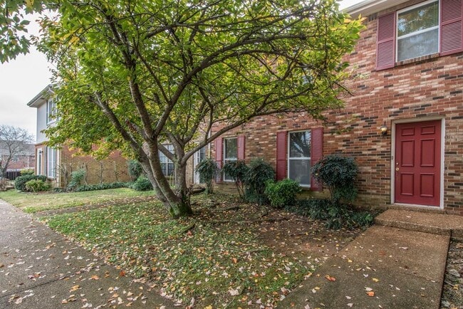 Building Photo - Coming soon! Nice remodel of townhouse Con...