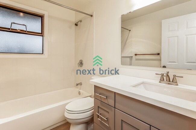 Building Photo - Stunning cul-de-sac residence near Odle Middle School and Bellevue Aquatic Center!