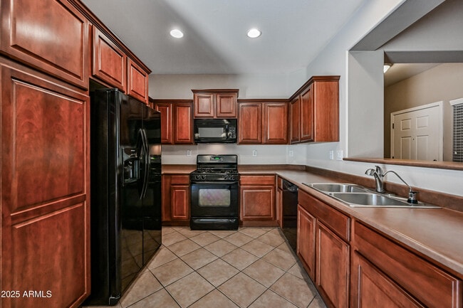 Building Photo - 41708 N Parker Ct