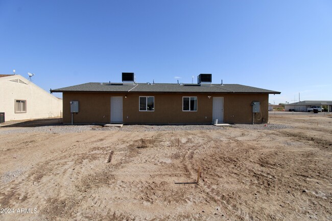 Building Photo - 4020 N Montezuma Dr