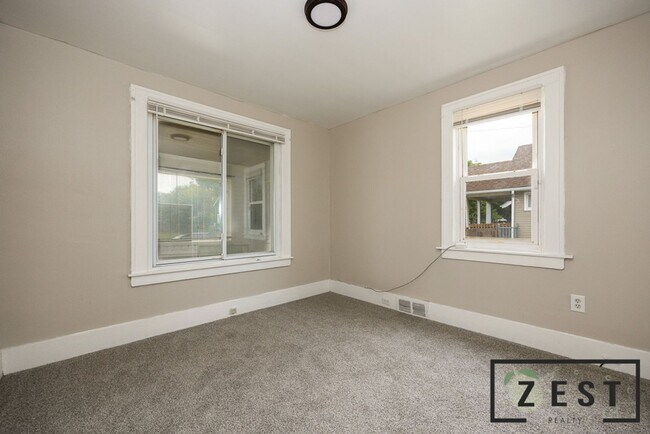 Building Photo - PRE LEASING! Beautiful 3 BEDROOM! OPEN HOU...