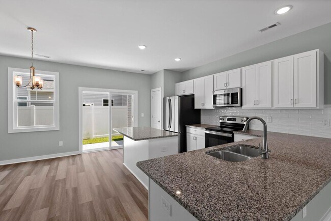 Building Photo - Coastal Townhouse For Rent!
