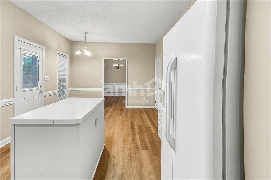 Building Photo - 4304 Southern Oak Dr