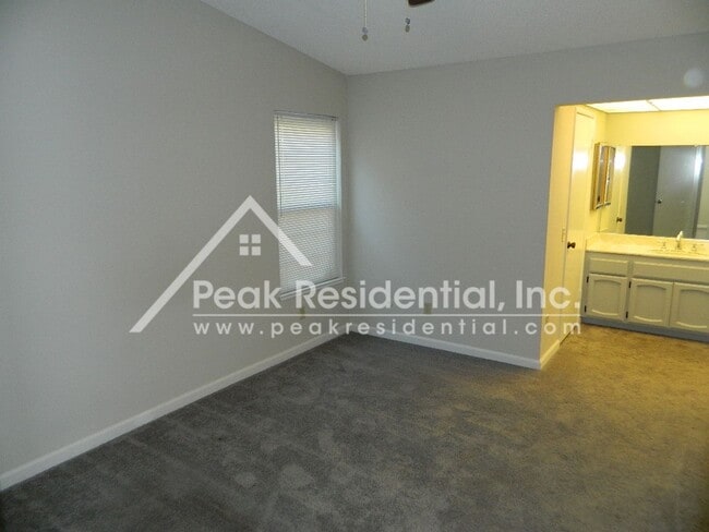 Building Photo - Very Nice 3 bd/2ba Elk Grove Home with 2 C...