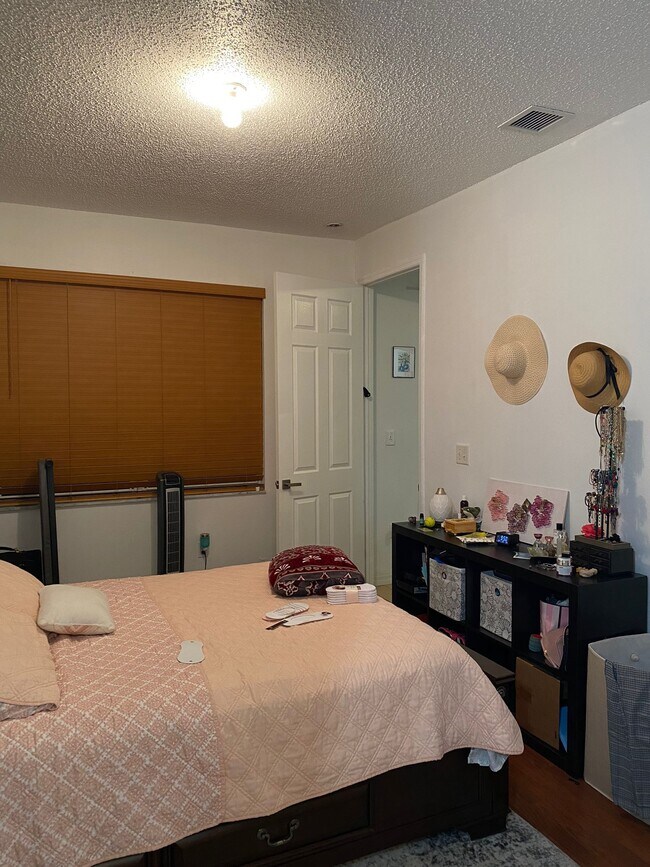 Building Photo - 4220 NE 9th St