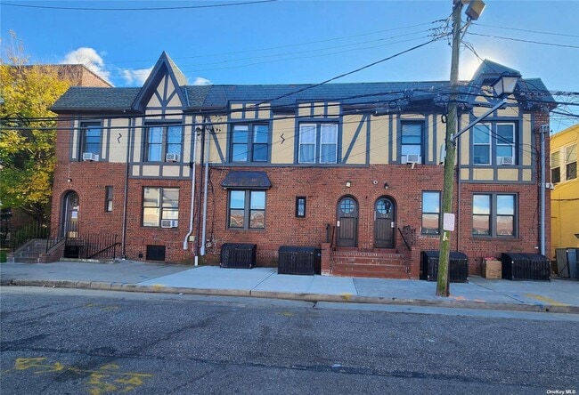 Building Photo - 131 Lincoln Ave