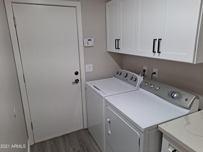 Building Photo - 9074 E Caribbean Ln