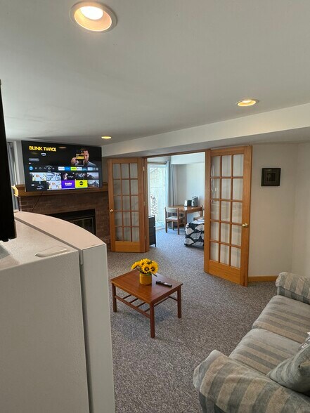 Building Photo - 7S485 Lynn Dr