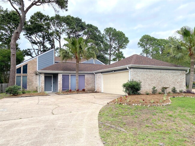 Building Photo - 14934 Elmont Dr