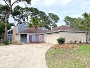 Building Photo - 14934 Elmont Dr