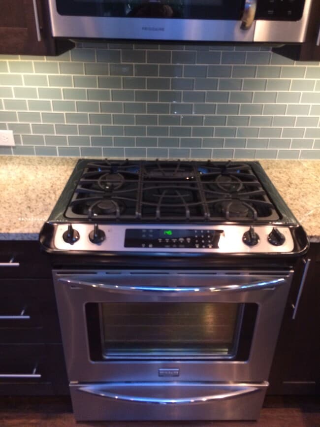 gas range - 18731 78th Place West