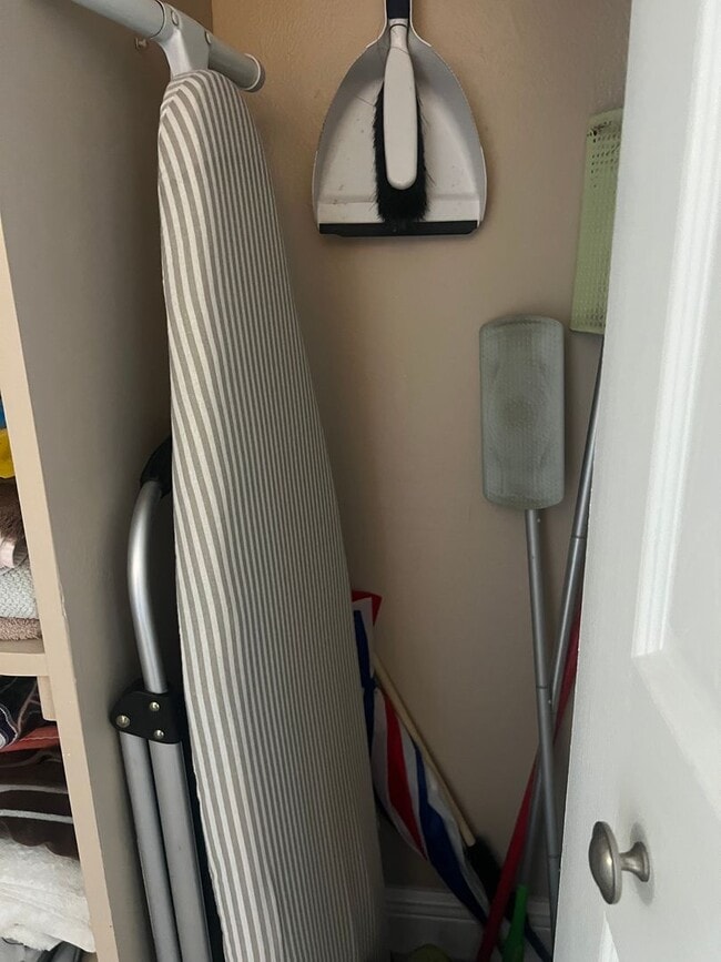 Building Photo - NEW PRICE! 2BD/2BA with Detached Carport on Venice Island!