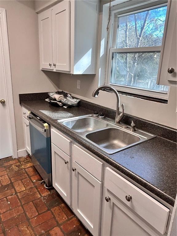 Building Photo - 4577 Emerald Dr E