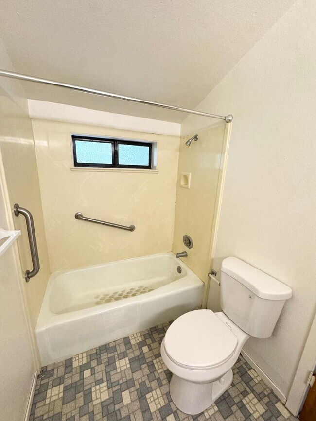 Building Photo - 4 Bedroom, 2 Bath River Park Home – Cul-de-Sac Location | Sacramento, CA