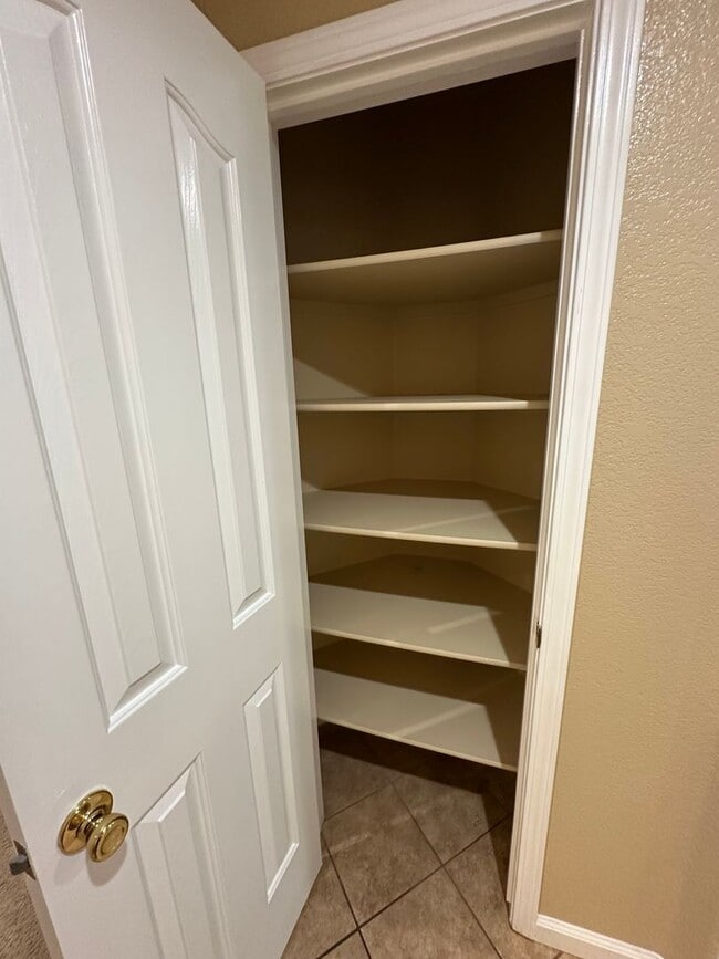 Building Photo - Beautiful Natomas Park Home – 5 Bed / 3 Bath, new interior paint, 2 story!