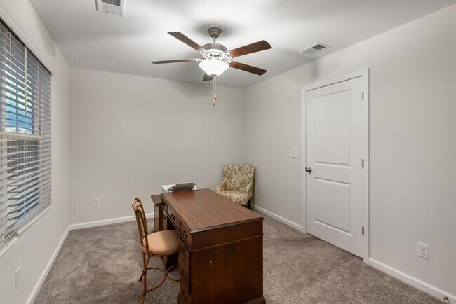 Building Photo - Newer home with Community Pool!