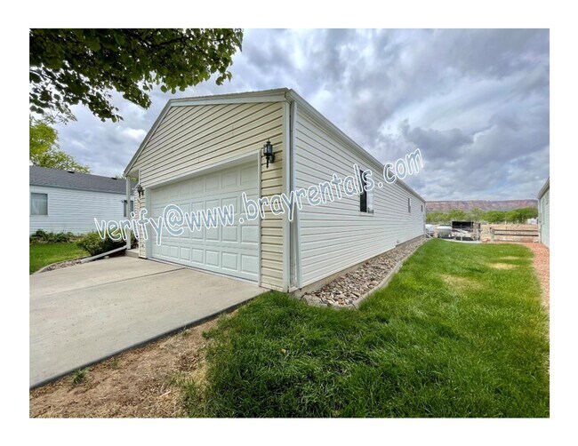 Building Photo - 3 Burgundy Ct