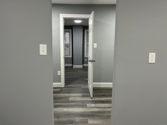 Building Photo - 92-98 Boswell Ave