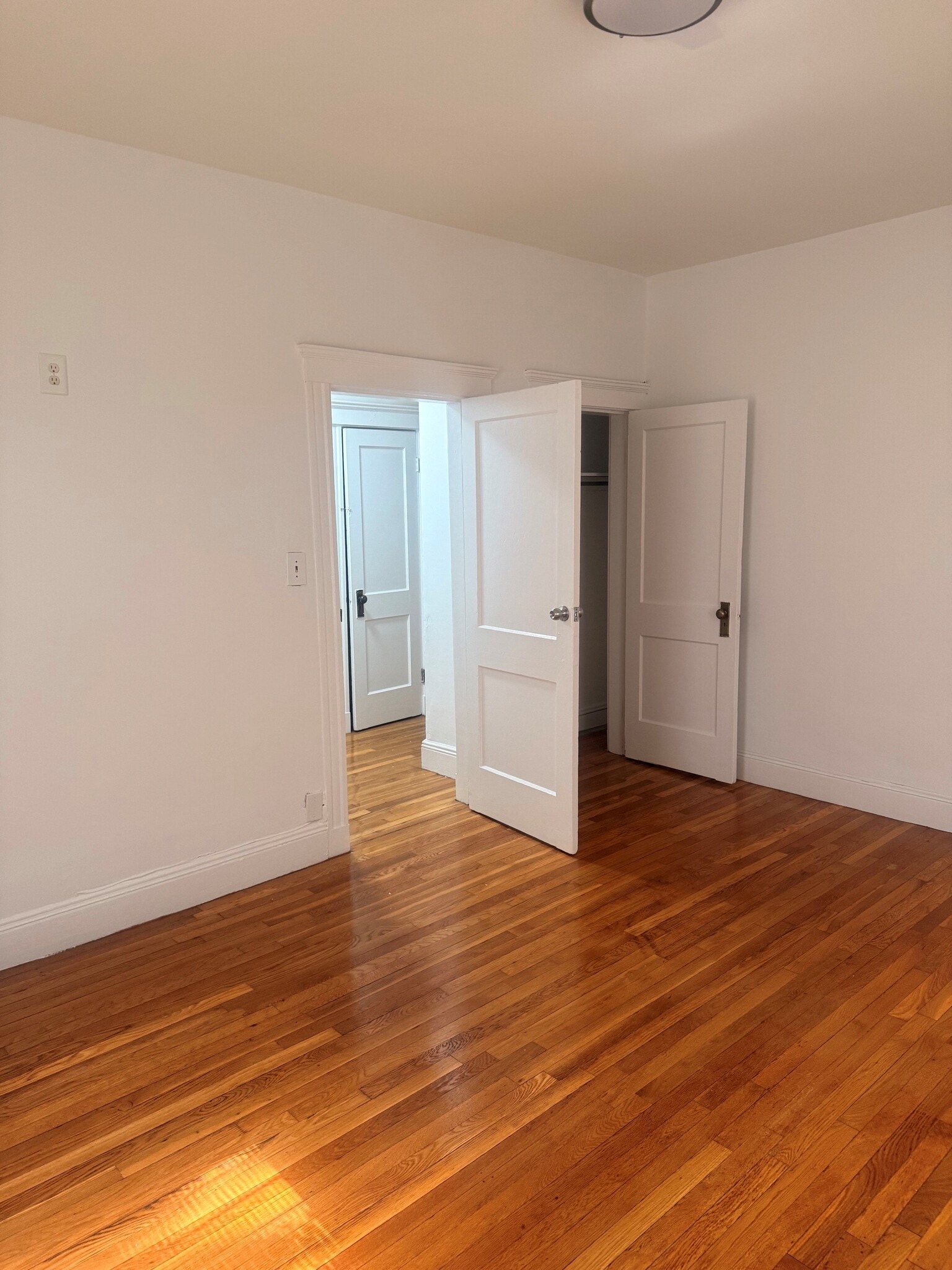 Building Photo - 28 W Tremlett St
