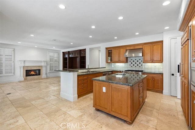 Building Photo - 17 Colonial Dr