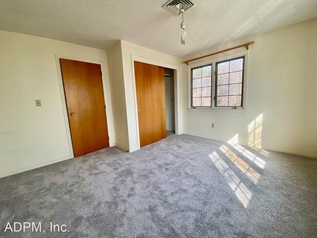Building Photo - 2 br, 1.5 bath House - 121 Fox Hollow