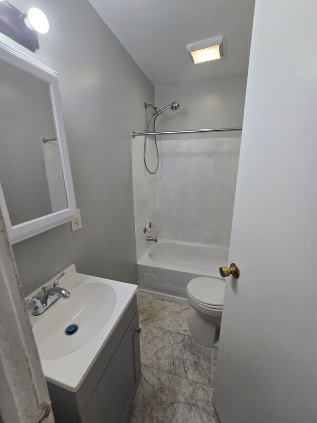 Building Photo - Spacious 2-Bedroom Home Near Sherman Drive & Downtown Indianapolis