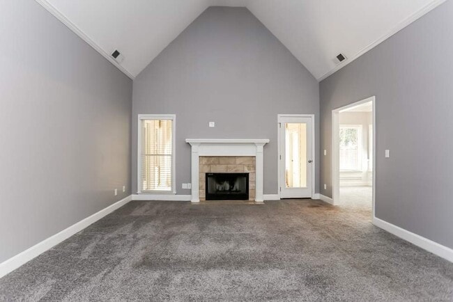 Building Photo - 1085 Chippewa Oak Dr NE