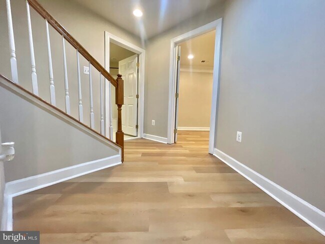 Building Photo - 3550 Tabard Ln