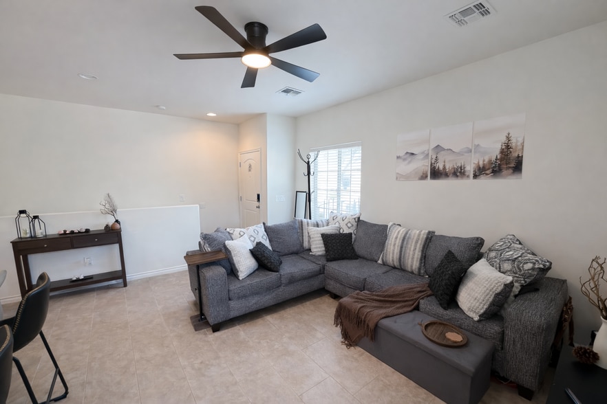 Building Photo - 854 S San Marcos Dr