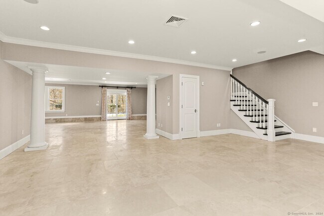 Building Photo - 386 Westover Rd