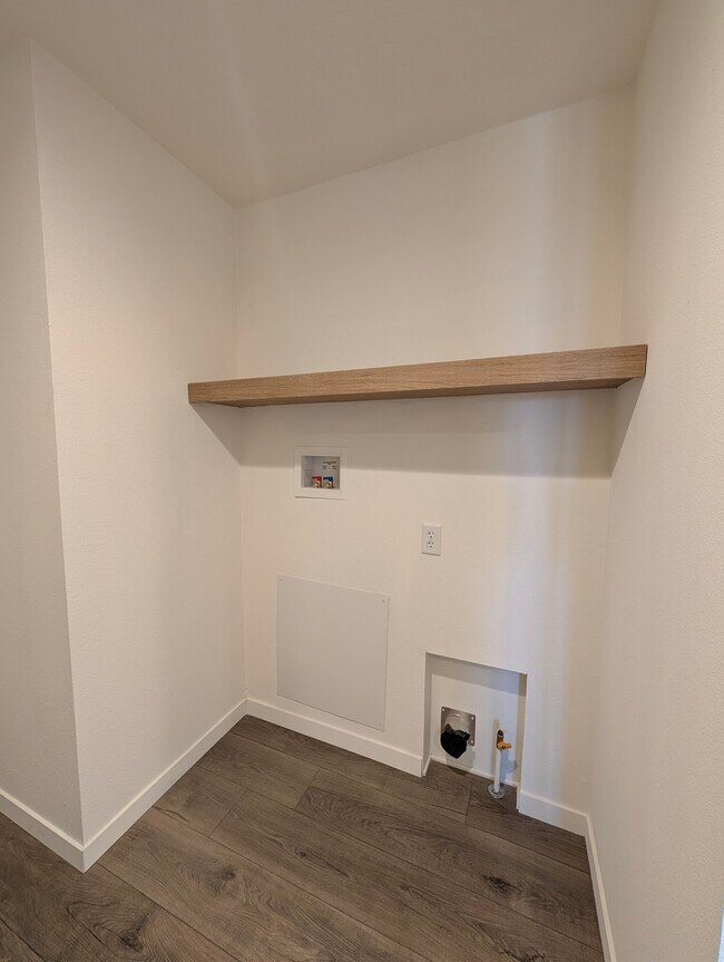 Building Photo - 25874 CA-74