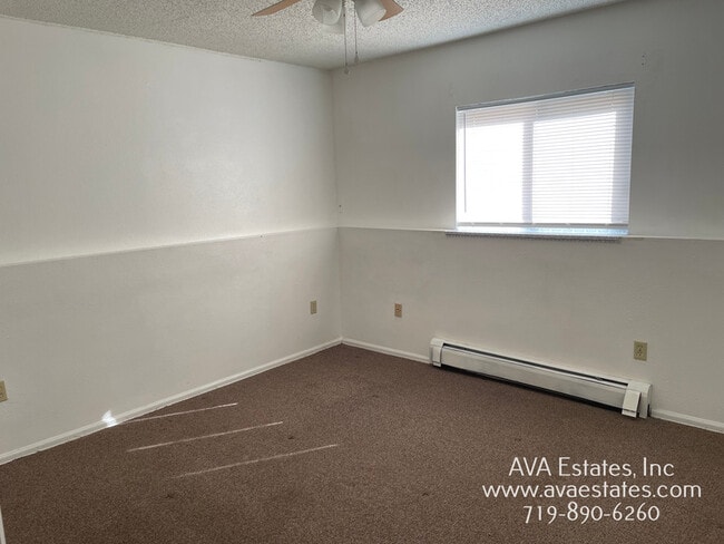 Building Photo - 1324 Anita St