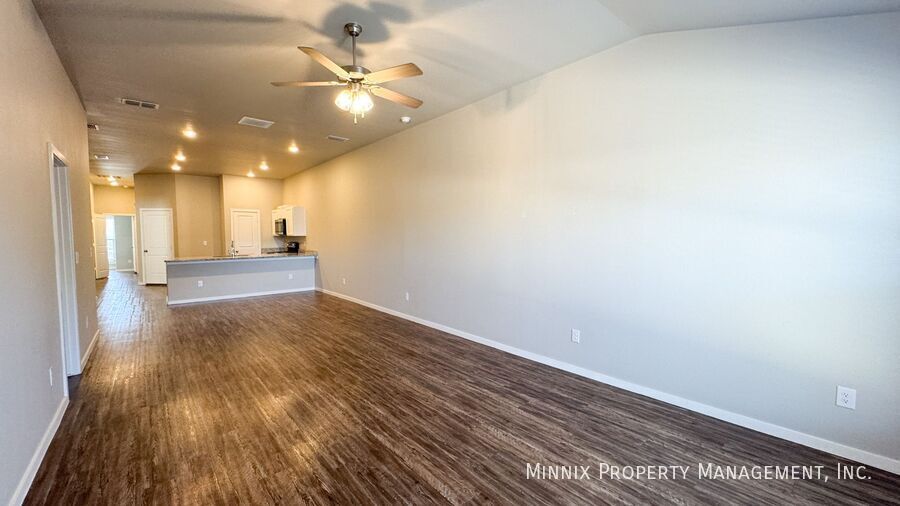 Building Photo - 2101 N Jayton Ave