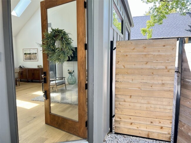 Building Photo - 7809 Mullen Dr